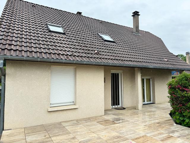 Exclusivité IMMOFLORE Superbe maison 7 pièces avec piscine à Larnod