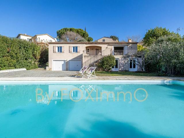 EXCLUSIVITÉ ! La Colle Sur Loup/Villeneuve Loubet, belle Villa individuelle récente, en parfait état, 4/5 chambres, calme, piscine, garage Terrain plat