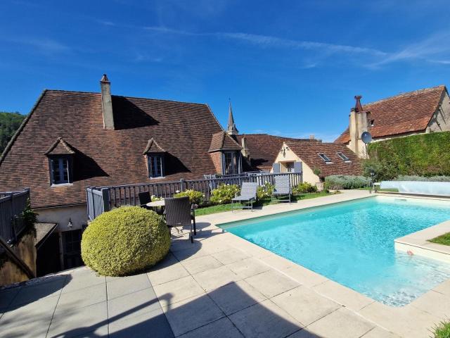 Exclusivite Label Pierres. Demeure périgordine rénovée avec. 223m² Le Bugue