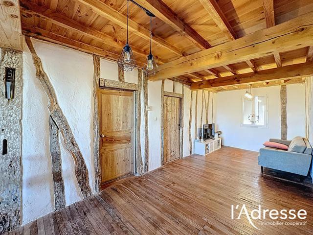 Exclusivité l'Adresse Immobilier Maison de caractère T7 de 262 m2 sur un terrain de 6156 m2 + dépendances