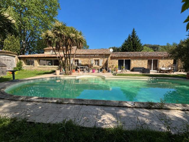 EXCLUSIVITÉ LAURIS 84360 Mas avec piscine, dépendance, prairie à chevaux