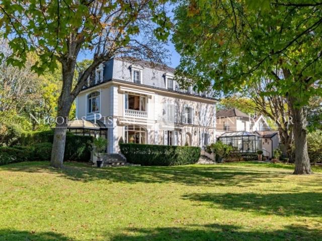 EXCLUSIVITÉ Le Vésinet Élégante maison de maître au cœur d'un parc arboré