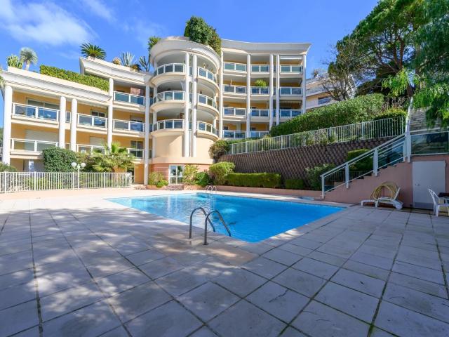 Exclusivité Le Cannet Grand appartement 3p avec 23m² de. 93m² Le Cannet
