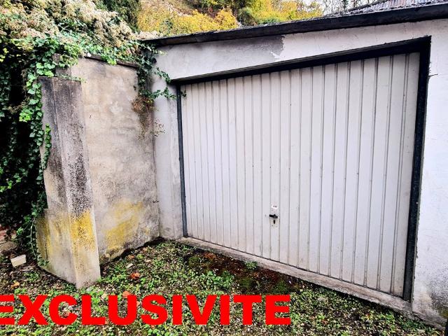 Exclusivité Les Andelys au peid du château garage de 10 m2 Prix 10.000