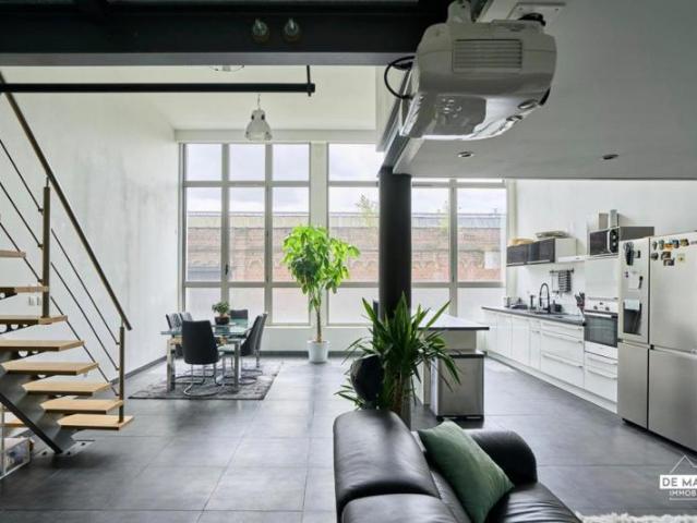 EXCLUSIVITE: LOFT LUMINEUX AVEC PARKING !