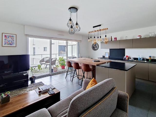 EXCLUSIVITÉ LORIENT: Magnifique T3 avec balcon, ascenseur et place de parking