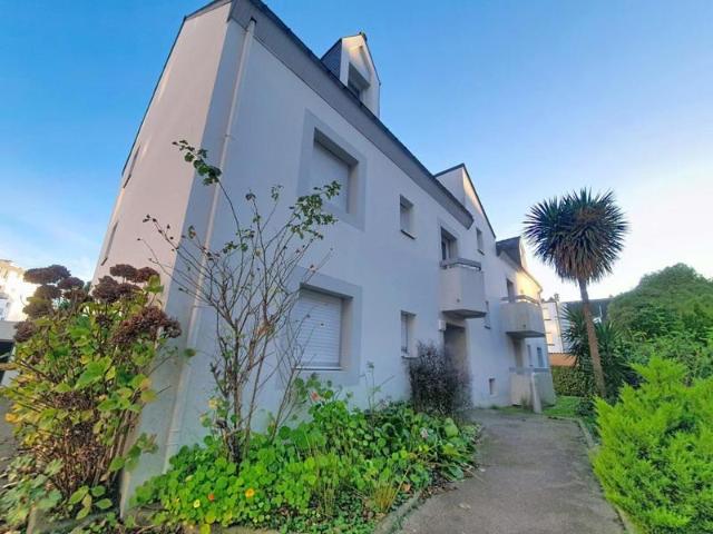 EXCLUSIVITÉ LORIENT: Appartement T3 au dernier étage avec balcon et stationnement