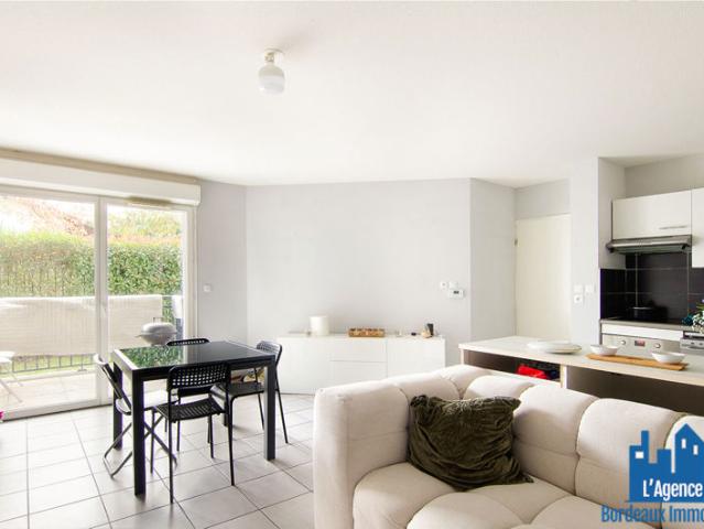 OFFRE D'ACHAT ACCEPTÉE. EXCLUSIVITÉ ! LORMONT APPARTEMENT TYPE 3 D'ENVIRON 60 M² AVEC UN BALCON + PLACE DE PARKING EN SOUS SOL. Benoît TREMENT O6 51 26 22 32