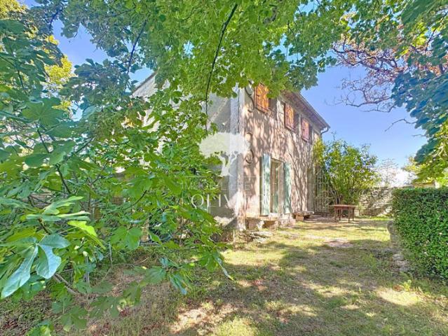 EXCLUSIVITE LUBERON MAISON XVIIIè sur plus de 3 Ha