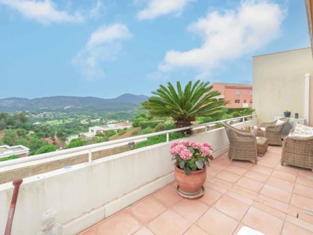 EXCLUSIVITÉ Mandelieu Grand Duc Appartement au dernier étage avec terrasse d'angle de 41m² et vue panoramique