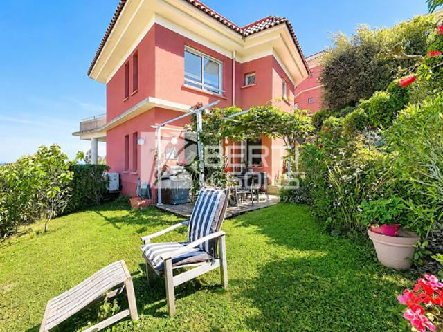 EXCLUSIVITÉ MANDELIEU DOMAINE SECURISÉ BEAU 3 PIECES EN RDJ AVEC TRES BEL APERCU MER !
