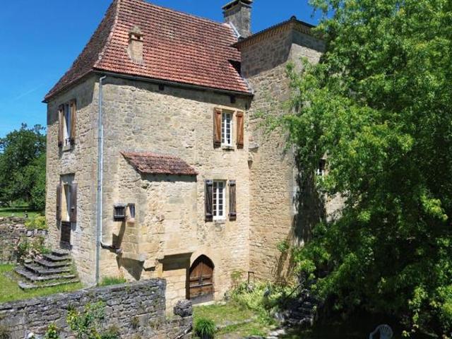EXCLUSIVITÉ Manoir médiéval avec vue panoramique et jardin sus