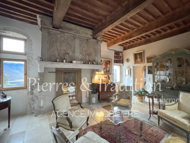 Exclusivité ! Magnifique maison médiévale au coeur d'un village typique du Luberon