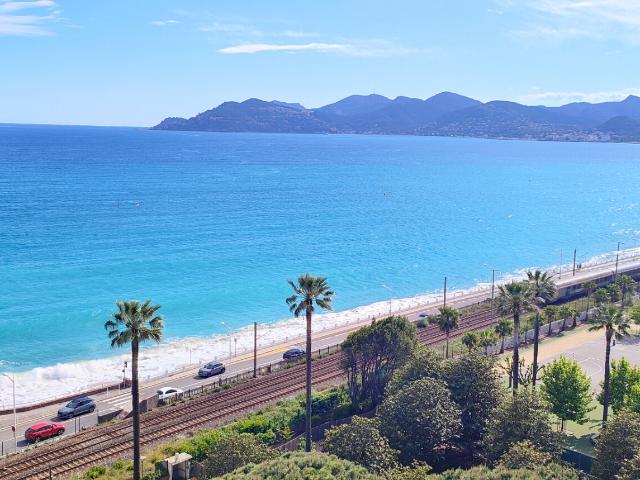 EXCLUSIVITE MAGNIFIQUE STUDIO VUE MER A COUPER LE SOUFFLE CHATEAU DE LA MER ACCES PRIVE A LA PLAGE FRONT DE MER