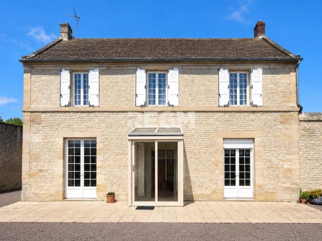 Exclusivité: Maison 3 chambres de 106m2 + 2 granges aménage