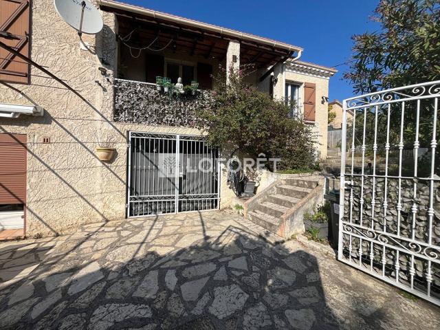 Exclusivité ! Maison 5 pièces de 146 m2 avec piscine