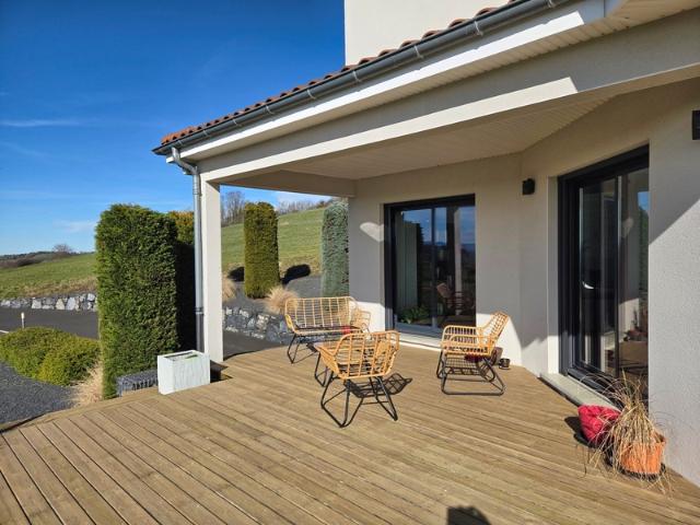 EXCLUSIVITE * MAISON CONTEMPORAINE 3 CHAMBRES BUREAU GARAGE JARDIN * ISSERTEAUX 63270