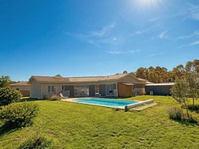 EXCLUSIVITÉ – Maison à vendre confortable avec 4 chambres, garage et piscine à Le Porge
