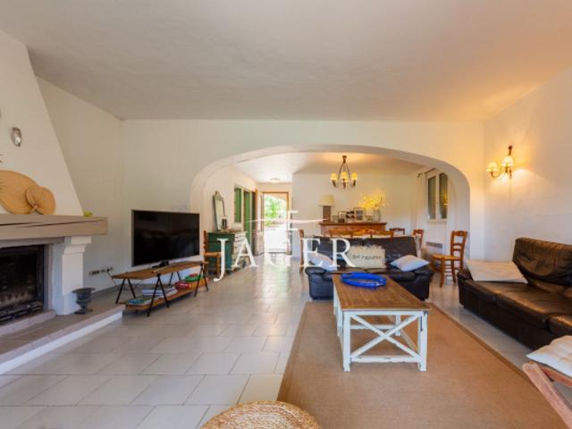 EXCLUSIVITÉ Maison avec Vue Mer et Fort Potentiel à Sainte M