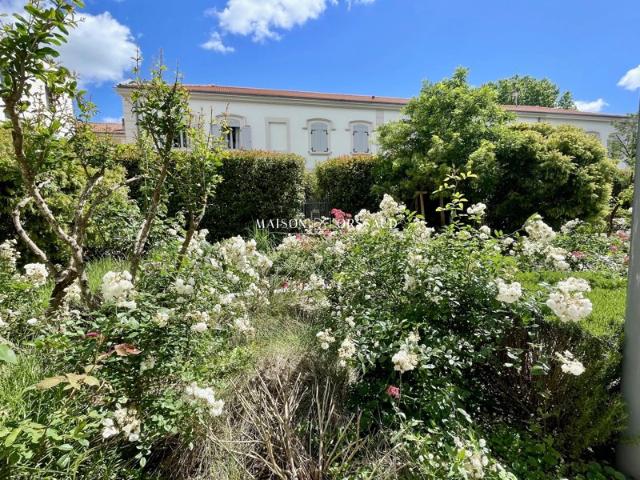 EXCLUSIVITÉ MAISON AVEC JARDIN ET DOUBLE GARAGE CENTRE HISTORIQUE