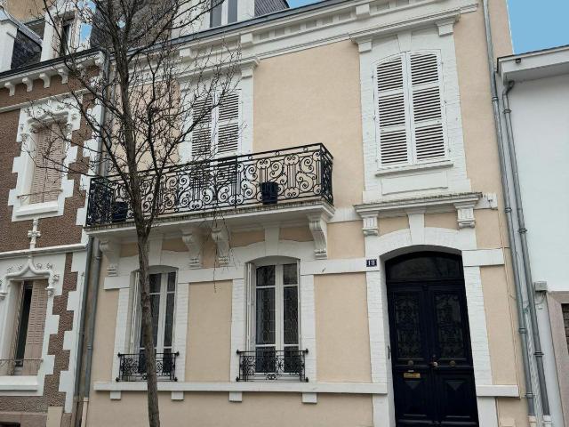 MAISON BOURGEOISE AVEC JARDIN