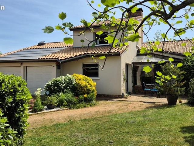Exclusivité, maison d'architecte, très beau terrain arboré