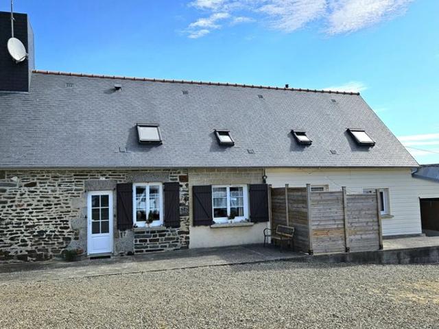 Exclusivité – Maison de 112 m² au Mesnil Adelée avec 2 382 m² de terrain arboré. au calme