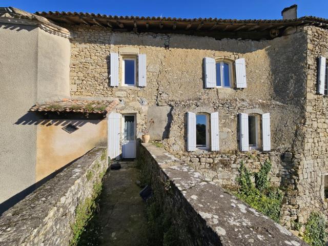 EXCLUSIVITÉ ! Maison de bourg située au coeur du village méd