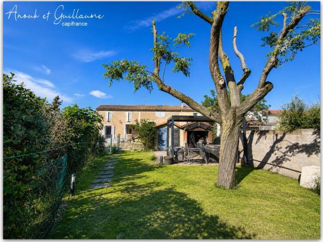Exclusivité Maison de maître avec double logement, jardin et double garage proche de Pézenas 34120