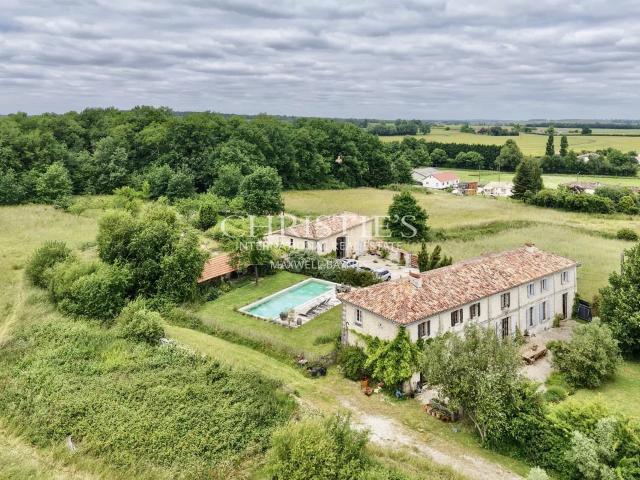 Exclusivité: Maison de Maître rénovée entre Bordeaux et Ang. 325m² Vanzac