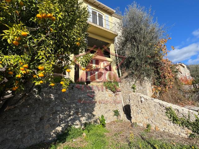 EXCLUSIVITÉ: Maison de village 4 p avec jardin