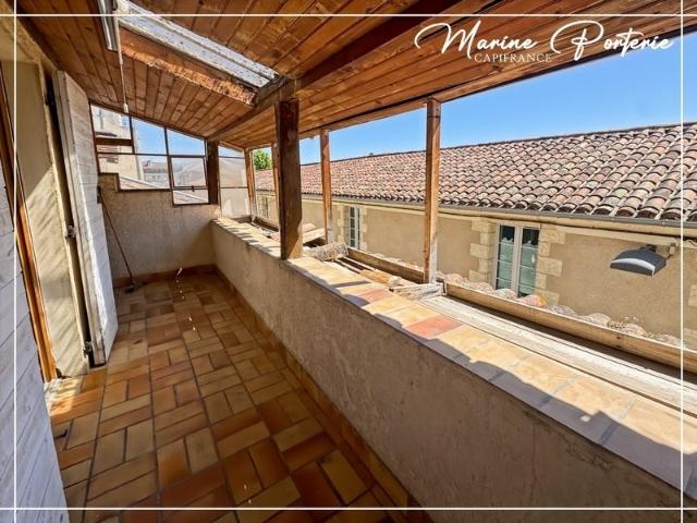⭐ Exclusivité – Maison de ville avec 2 garages et balcons à. 72m² Auch