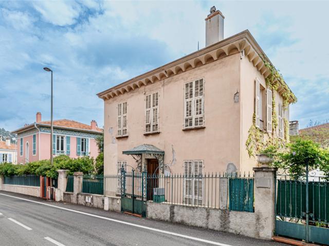 EXCLUSIVITE MAISON D'EPOQUE AU CENTRE DE VILLEFRANCHE SUR