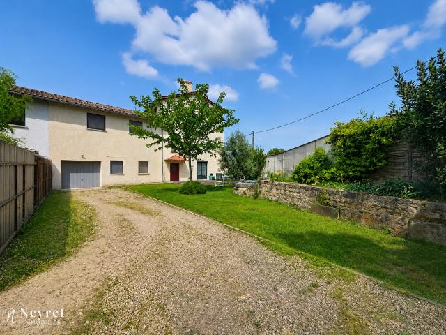 Exclusivité Maison familiale avec cachet 4 chambres + bureau. 166m² Villefranche sur Saône