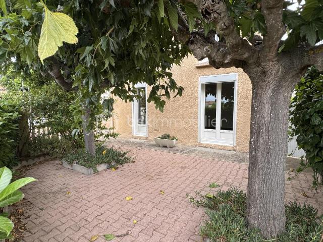 EXCLUSIVITÉ – MAISON FAMILIALE AVEC JARDIN ARBORÉ, GARAGE ET DOUBLE TERRASSE – CONILHAC CORBIÈRES