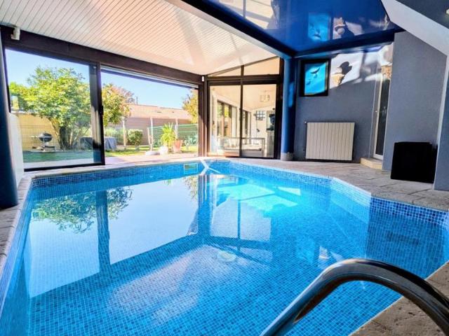 Portes de Bordeaux Maison Familiale 280 m² env. DPE B Piscine Intérieure Appartement Indépendant