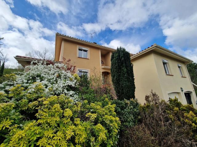 Exclusivite: Maison Familiale de type 8 au centre d'Auch 258m² Auch