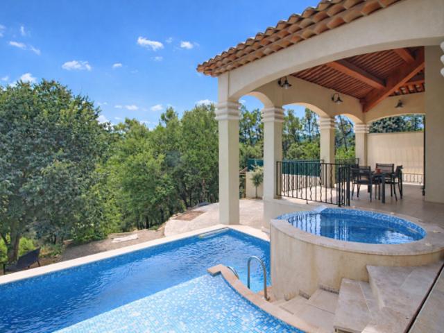 EXCLUSIVITÉ Maison Le Thoronet 5 pièce s 180m2 Terrain 2263m2 Piscine jacuzzi garage buanderie