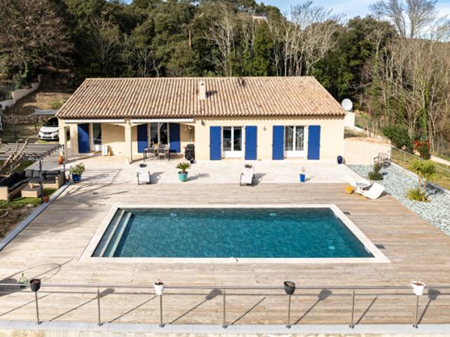 EXCLUSIVITÉ Maison Le Thoronet 5 pièces 157m2 terrain 5397m2 piscine terrasses proche des commerces et des écoles et axes autoroute