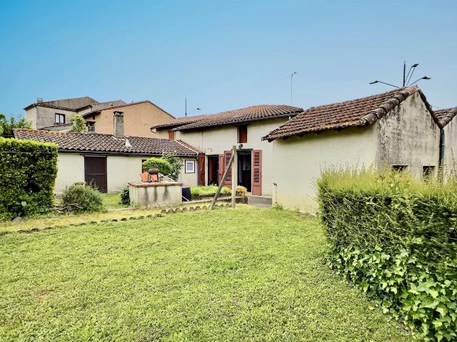 Exclusivité Maison T5 avec jardin et garage fort potentiel, belle visibilité