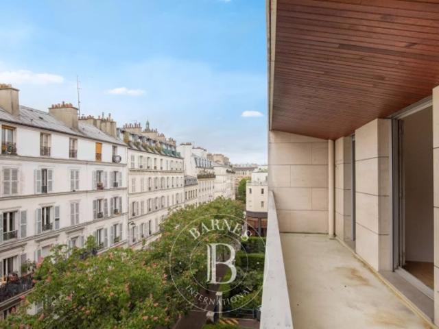 Exclusivité – Marché Saint Martin – 2 chambres Étage élevé avec terrasse