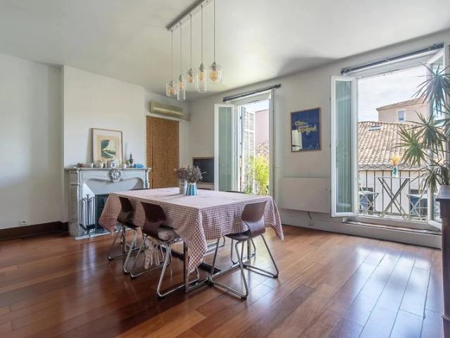 Exclusivité Marseille 6ème Dernier étage Splendide bourgeois de 220m² 5 chambres et balcon