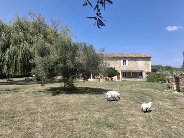 Exclusivité Mas de 385m² dans la campagne de Suze La Rousse