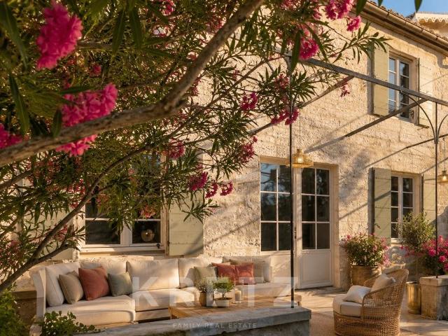 Exclusivité. Mas De Charme Rénové, 4 Chambres, Maussane Les. 133m² Saint Rémy de Provence