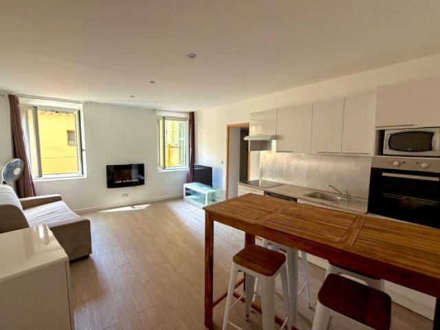 Exclusivité Menton Rue Pietonne 2p en duplex refait à neuf