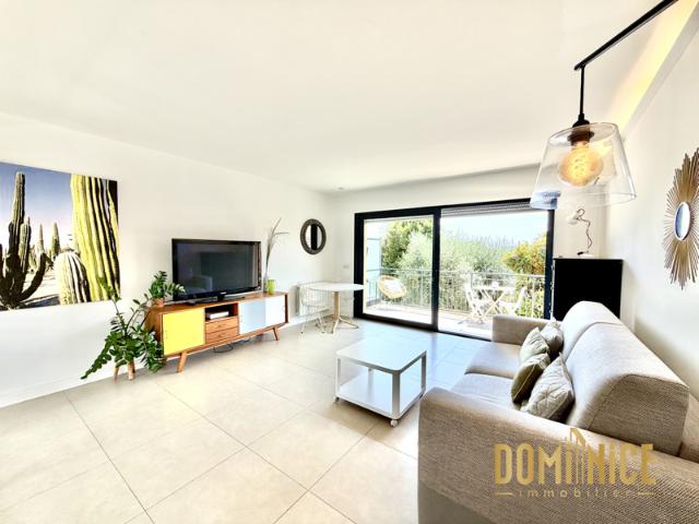 EXCLUSIVITE: MONT BORON Superbe studio avec terrasse plein