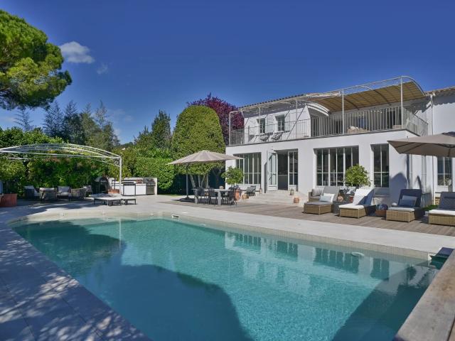 Exclusivité Mougins Villa d'exception avec maison d'amis, piscine et toutes les commodités nécessaires à un mode de vie raffiné — Mougins Tournamy