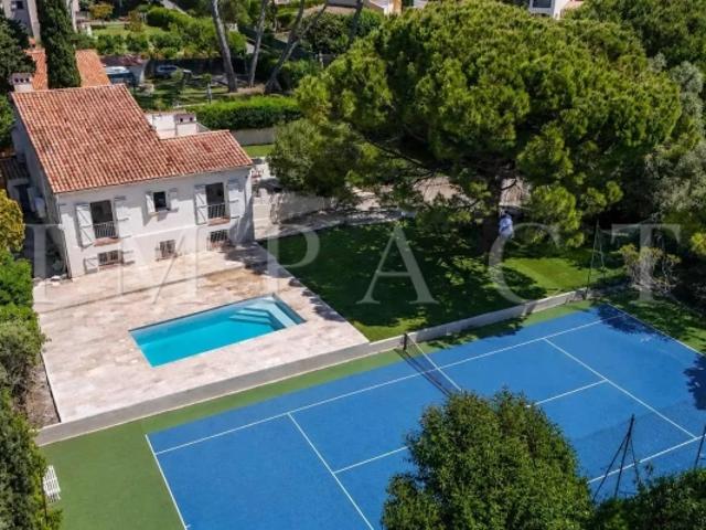 Exclusivité Mougins Villa rénovée Piscine Tennis à vendre