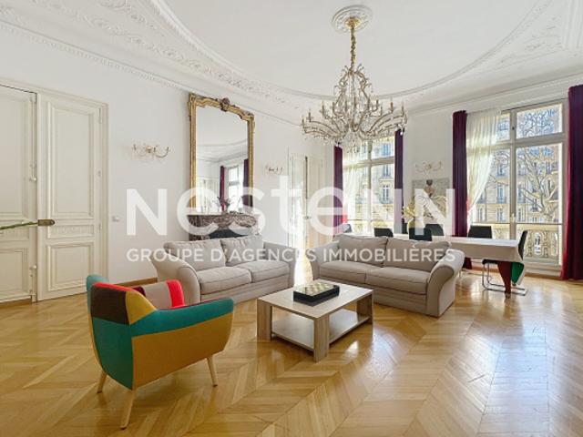 Exclusivité Nestenn Paris Haussmann PARIS VIII Haussmann / Courcelles Appartement 5 pièces de 215 m2 3 chambres et un bureau Lumineux Grande hauteur sous plafond
