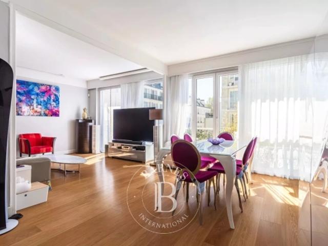 Exclusivité Neuilly Pont de Neuilly Appartement 4 pièces 2 chambres Balcon A 2 minutes du Métro ligne 1